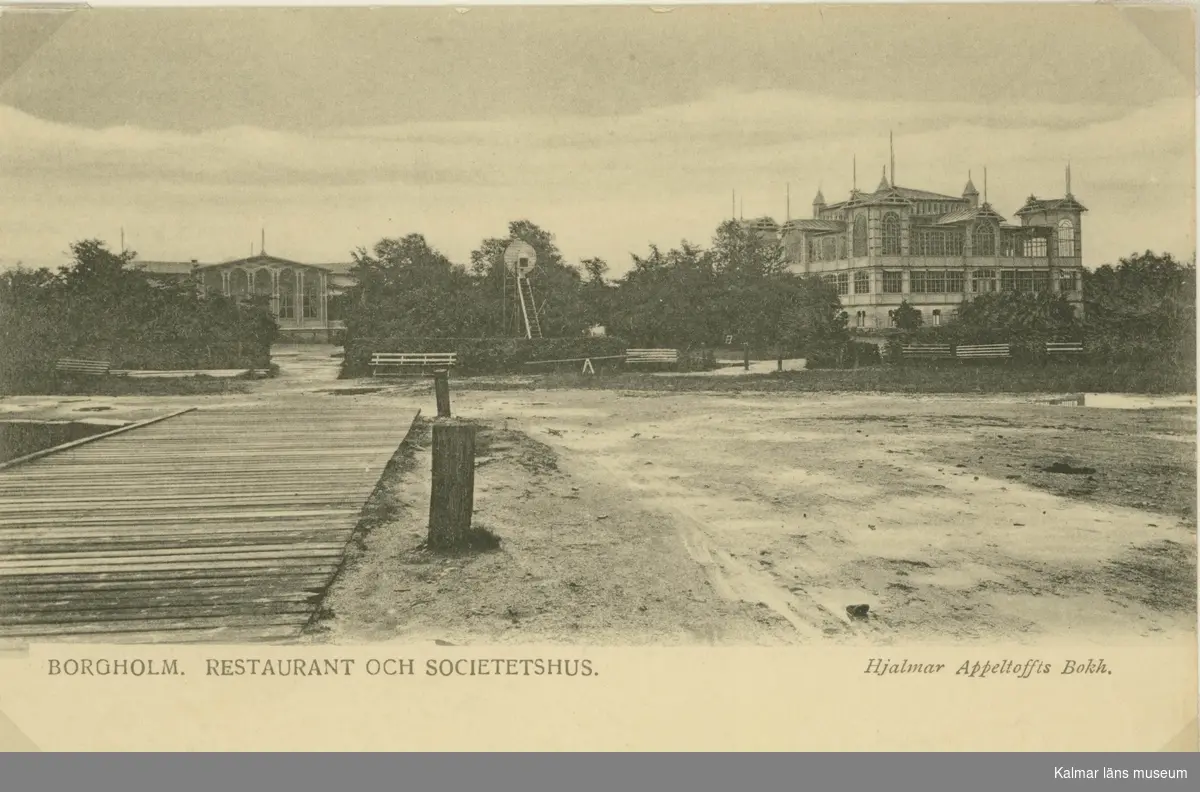 Borgholm. Restaurang och societetshus. Socitetspaviljongen till vänster och Badrestaurangen till höger.

Borgholm, badrestaurangen, byggd 1897, och brann ned den  13 september 1973.