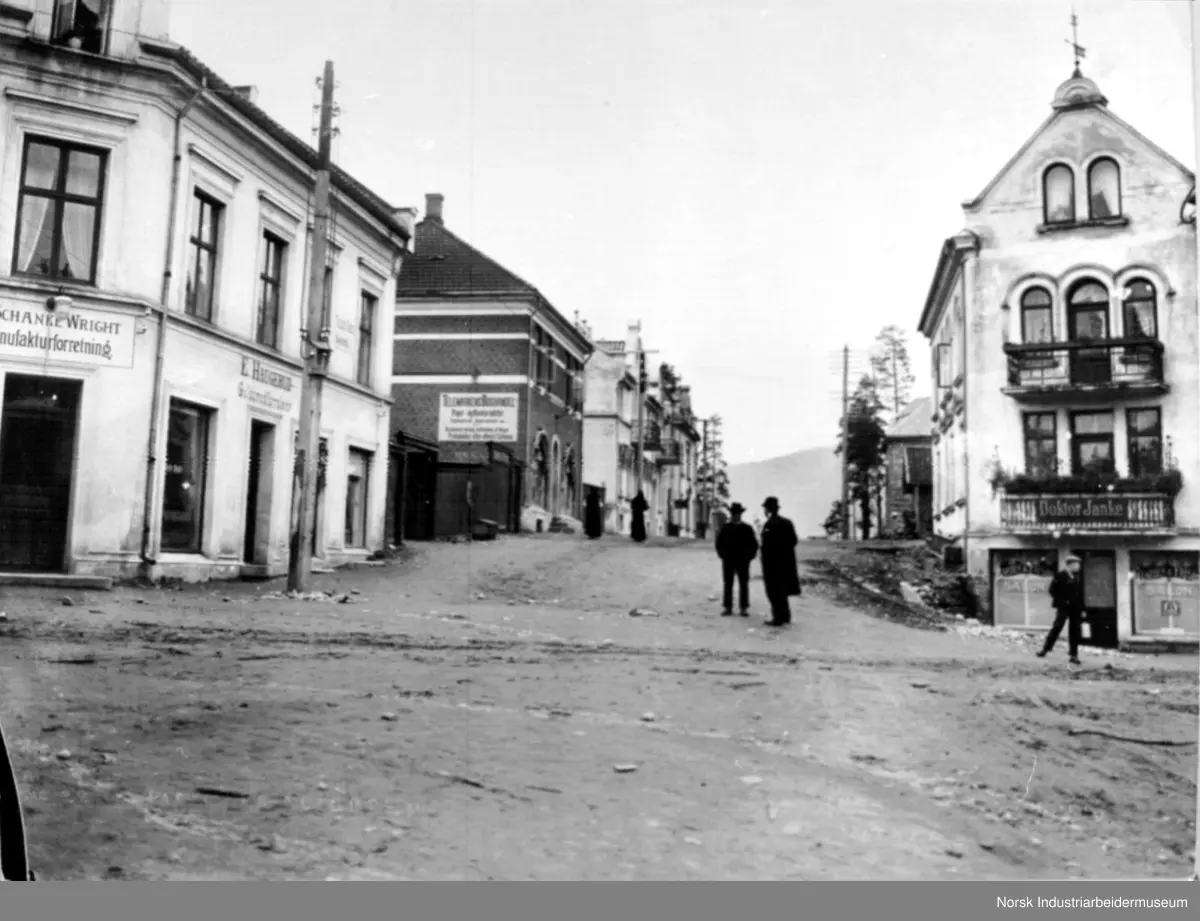 Oskar Nissens gate 1910, krysset Storgata