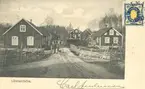 Vykort föreställande bygatan i Långaström, omkring 1903.