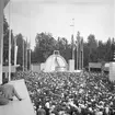 Furuviksparken invigdes pingstdagen 1936.

Nöjesfältet, badplatsen Sandvik och djurparken gjordes iordning.

Anita Kittner ska hoppa ner i en liten tunna vatten från hög höjd