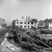 Rivning av gård på Brynäs för nya punkthus. 1947. Reportage för Norrlands-Posten.