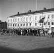 Studentexamen på Rådhustorget. 1948. Reportage för Norrlands-Posten.