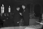 Stadsfullmäktige medaljutdelning. 1948. Första sammanträdet i nya lokaler på stadshuset. Reportage för olika tidningar.