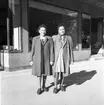 Kvinnor från Polen på besök i Katolska Kyrkan. September 1945.