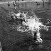 Stenebergsparken lekande barn, 17 juli 1945.