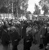 SEEFAB Sandviken 1895-1945 firar 50-års jubileum med middag. Juni 1945. SEE Fabriks Aktiebolag tillverkar olika slags stålrör. SEEFAB upptog bågtillverkning och fortsatte med stålrörspilar. Jämsides med dessa sportartiklar framställer fabriken hoppstavar, hoppribbor, spjut, flugspön, golfklubbor och hästpoloklubbor alla av välkänd kvalitet och väl lämpade för export. År 1945 har SEEFAB cirka 700 anställda.