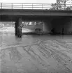 Översvämning under viadukten vid Norrtull. 1946