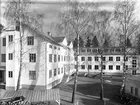 Interiör från Örbyhus syfabrik. Oktober 1944. År 1931 byggdes SABÖ  Syfabriks Aktie Bolaget Örbyhus syfabrik. Syfabriker i Örbyhus och Tierp båda i Uppsala län Tillverkar herr-och gosskläder, damkappor och dräkter samt skiddräkter. Varumärken: SABÖ och ÖRSY.