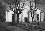 Träd vid Heliga Trefaldighets Kyrkan. 9 maj 1941.
Stadsarkitekt S. H. Wranér.