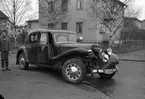 Ingenjör Falk från Arbrå, Hälsingland i bilkrock, november 1954. Bilen en Citroén 1946.