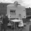 Engwall & Co. 16 maj 1956.                               Gevalia på busstorget, kaffeservering.