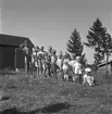 Barn med blombuktetter. Reportage från Bönan. År 1948. Reportage för Afton-Tidningen. Beställt av fru Wesslén, Bönan.