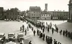 Svenska Flaggans Dag firas på Stortorget i kalmar på 1930-talet.