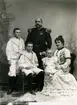 Major Emil Rosén, (1849-1907). Sittande: makan Gertrud, född Sundberg samt sönerna (från vänster) Gösta, Harald och Kurt.