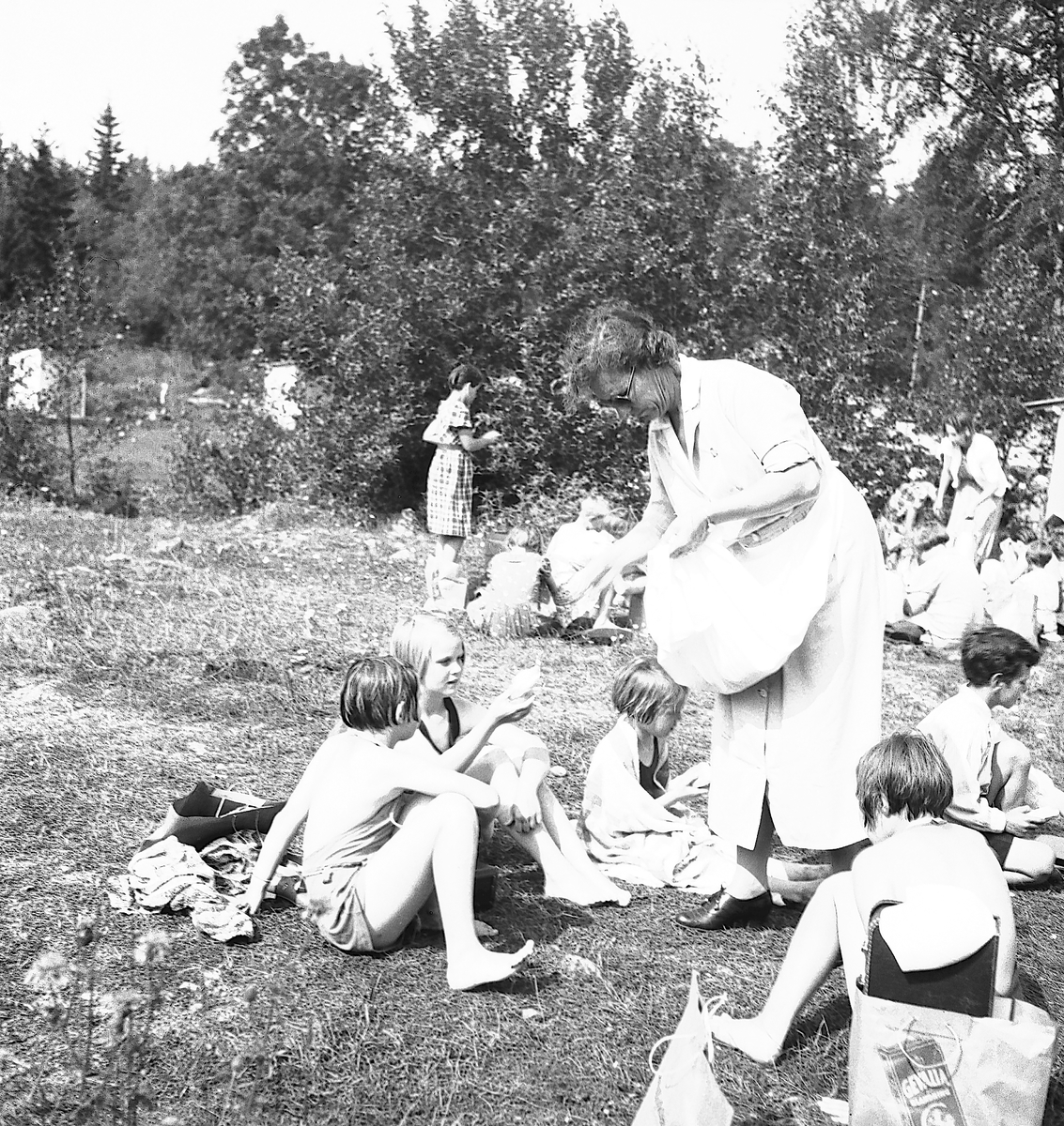 Den 23 juli 1938. Barnutflykt till Furuvik. Reportage för Gefle-Posten

