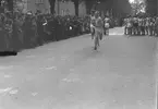 År 1938. Stafettväxling-löpning. Stadsloppet. Reportage för Gefle-Posten