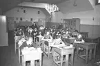 År 1942. 1842-1942 Skolan 100 år. Folkskolans jubileumsutställning.