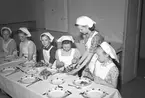 År 1942. 1842-1942 Skolan 100 år. Folkskolans jubileumsutställning. Skolkök.