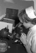 Lasarettet. Reportage från laboratoriet, doktor Uno.       1 november 1949. Reportage för Arbetarbladet.