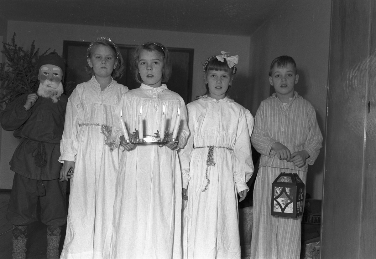 Södra skolans julfest i gymnastikhuset. December 1949.