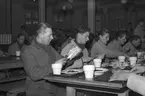 Kungsbäck regementet. Ny maträtt provas. 2 februari 1950.