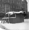 Kiosk för taxibilar vid Gävle centralstation. 1947. Reportage för Arbetarbladet.