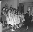 Sång av flickkören. Medaljutdelning i Bomhus kyrka. Korsnäs AB