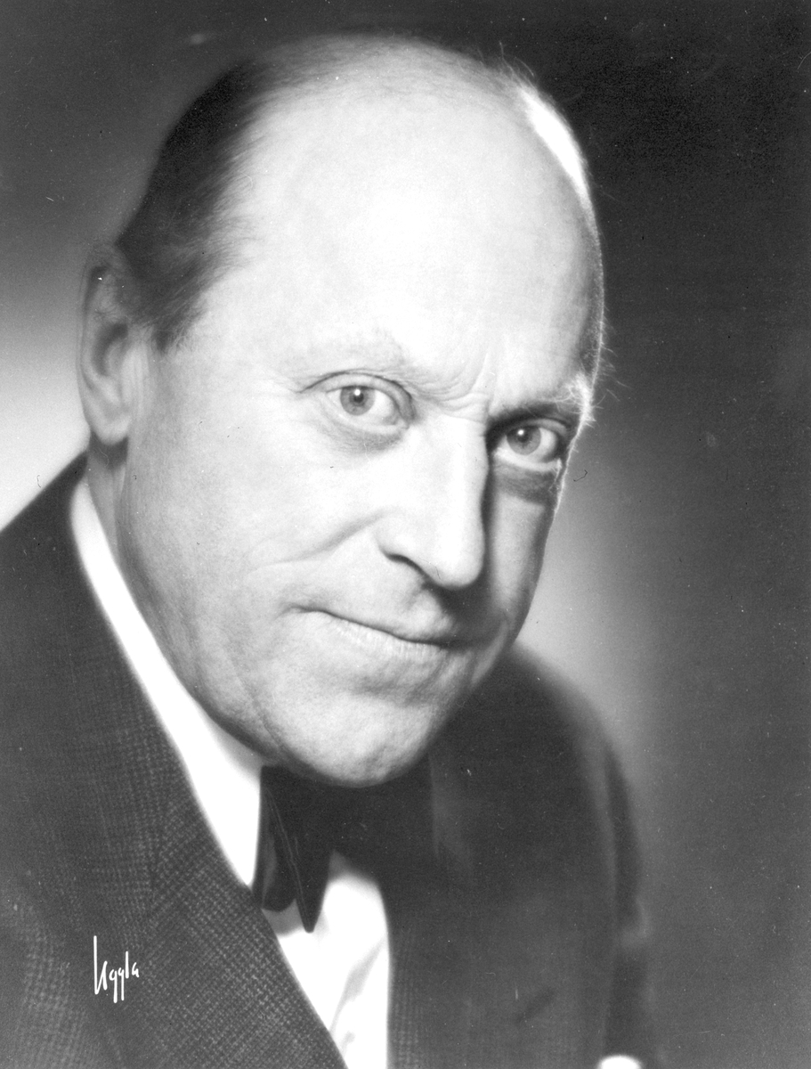 Sven Victor Engwall, Direktör, Gävle. Styrelse och revisorer. "Profiler i Korsnäs". Ett porträttgalleri över anställda i Korsnäs Aktiebolag med dotterbolag. Sammanställt i anledning av bolagets 100-årsjubileum 1955.