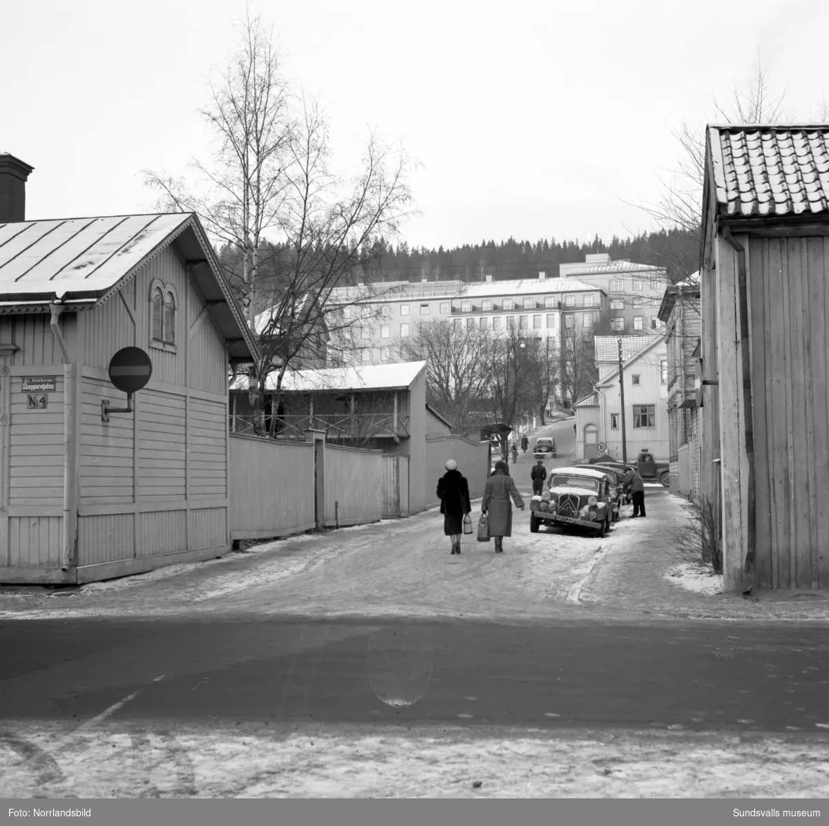 Norrmalm innan saneringen. Vy av gamla Norrmalm från Skepparegatan och norrut på dåvarande Lotsgatan.