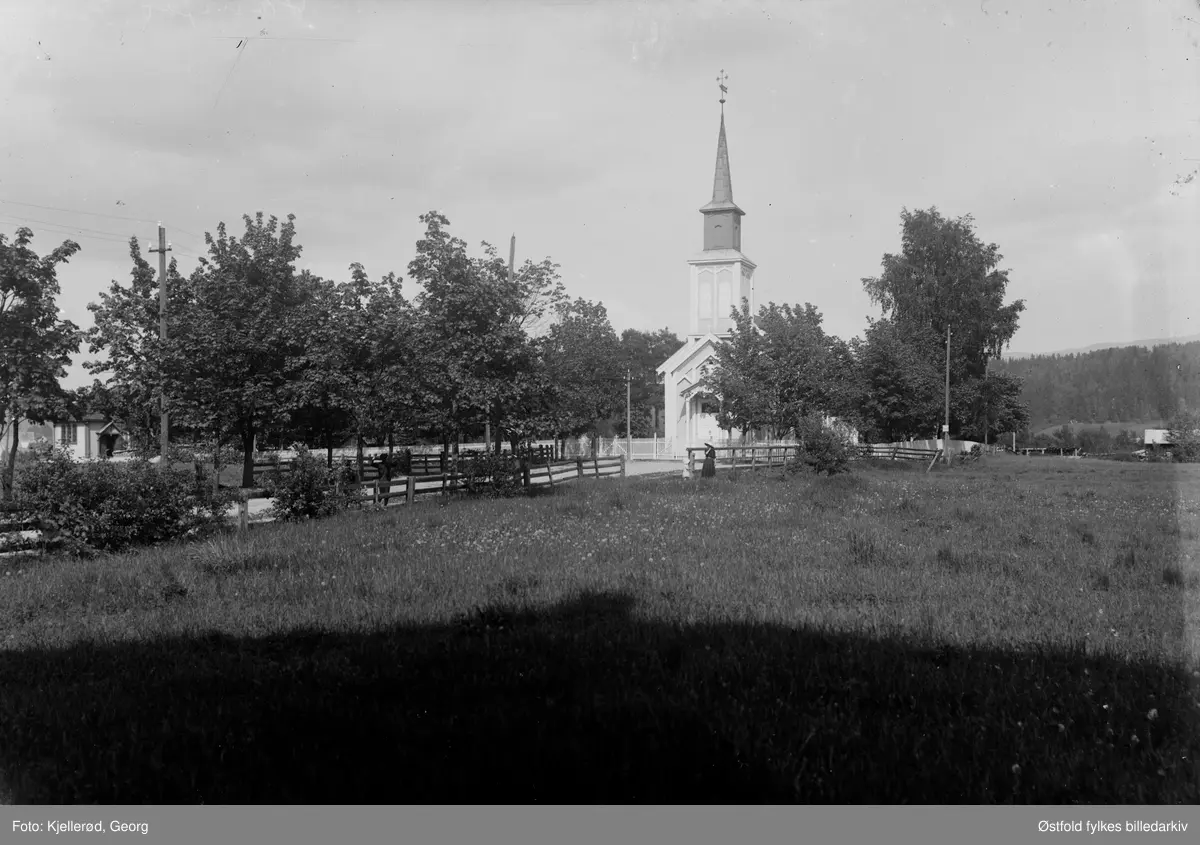 Hønefoss kirke, sto ferdig i 1862. Kirken brant til grunnen  i 2010.