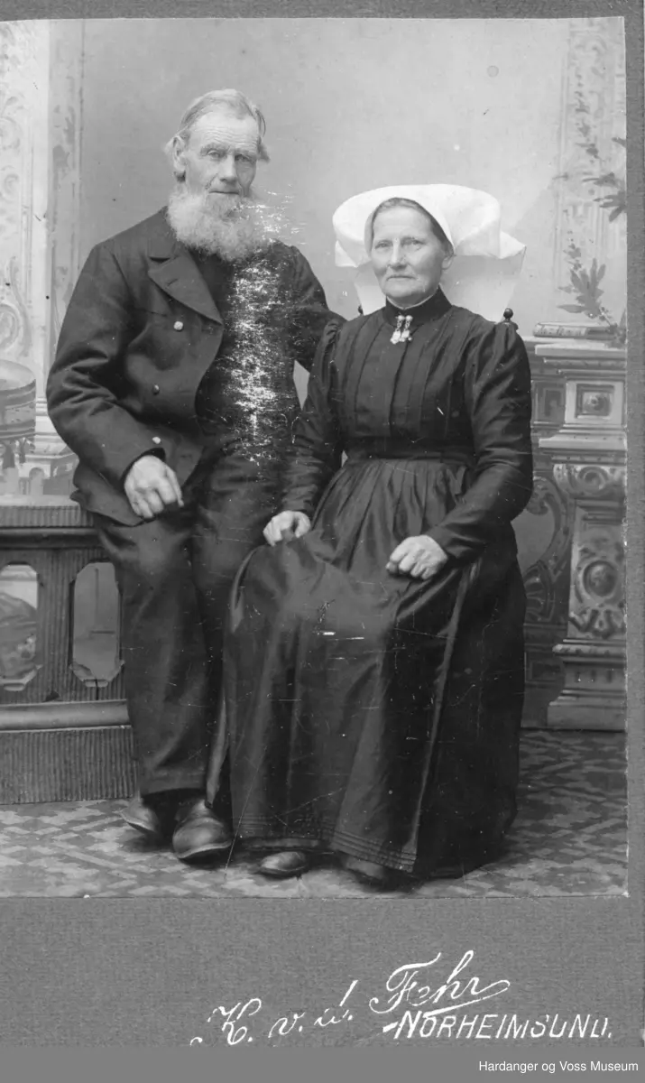 Portrett, ektepar, skaut, bunad