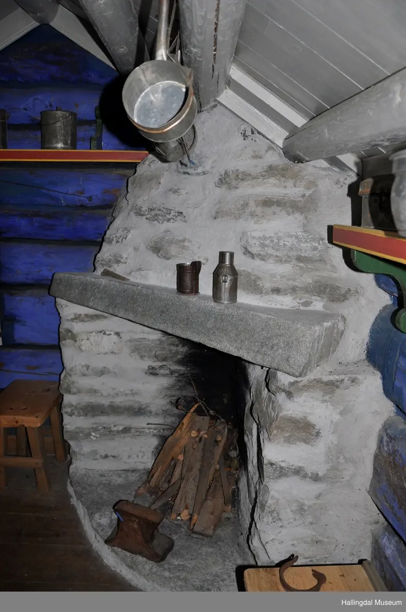 Blekkenslagerverksted fra Skomakarmoen i Granhagen på Ål Bygdamuseum, Leksvol