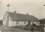 Arbetarebostad vid vägen mellan Gränsö slott och ladugården.
