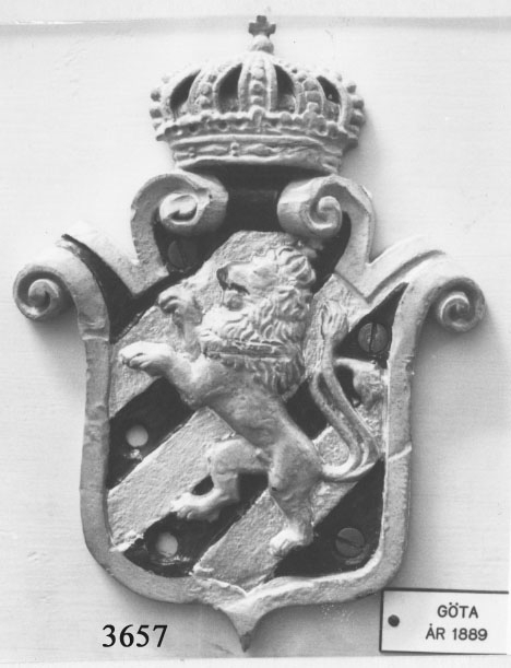 Namnplåt från örlogsfartygens båtar Göta. Tillkomna år 1930 och 1936.
Äldre nummer: K506:5. Metall. Götalands vapen. Har tillhört pansarbåten Götas båtar.