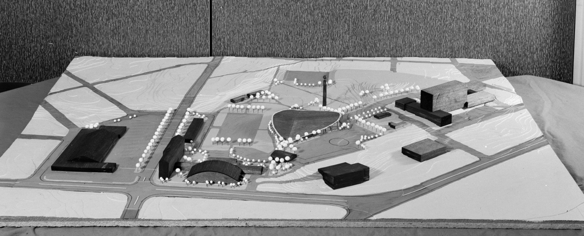 Hamar, Utstillingsplassen, arkitektmodell av arkitekt Thor-Arne Karlsrud, forslag om bygging ny ishall ved disponent Per Bakke "Hamar Amfi" og et nytt varehus i Vangvegen (Senere CC), Hamarhallen, bygninger langs Vangsvegen,