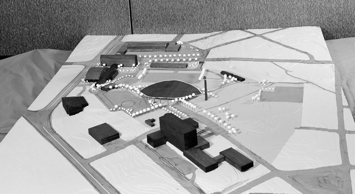 Hamar, Utstillingsplassen, arkitektmodell av arkitekt Thor-Arne Karlsrud, forslag om bygging ny ishall ved disponent Per Bakke "Hamar Amfi" og et nytt varehus i Vangvegen (Senere CC), Hamarhallen, bygninger langs Vangsvegen,