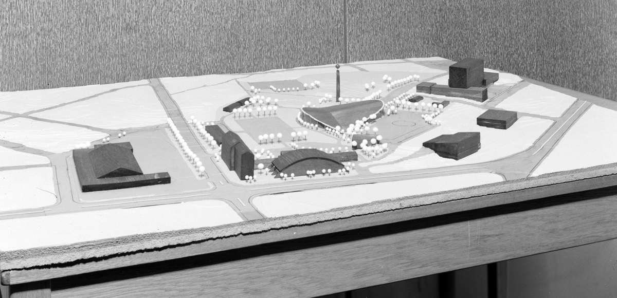 Hamar, Utstillingsplassen, arkitektmodell av arkitekt Thor-Arne Karlsrud, forslag om bygging ny ishall ved disponent Per Bakke "Hamar Amfi" og et nytt varehus i Vangvegen (Senere CC), Hamarhallen, bygninger langs Vangsvegen,