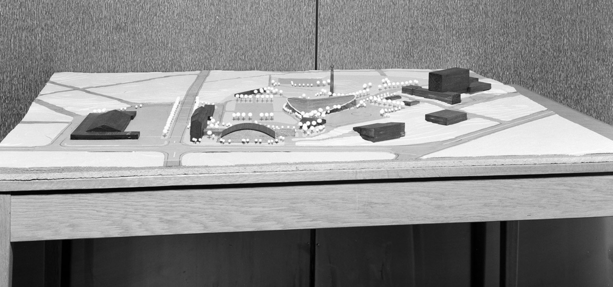 Hamar, Utstillingsplassen, arkitektmodell av arkitekt Thor-Arne Karlsrud, forslag om bygging ny ishall ved disponent Per Bakke "Hamar Amfi" og et nytt varehus i Vangvegen (Senere CC), Hamarhallen, bygninger langs Vangsvegen,