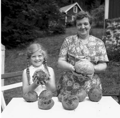 Elsa Svensson och dottern Margareta år 1963