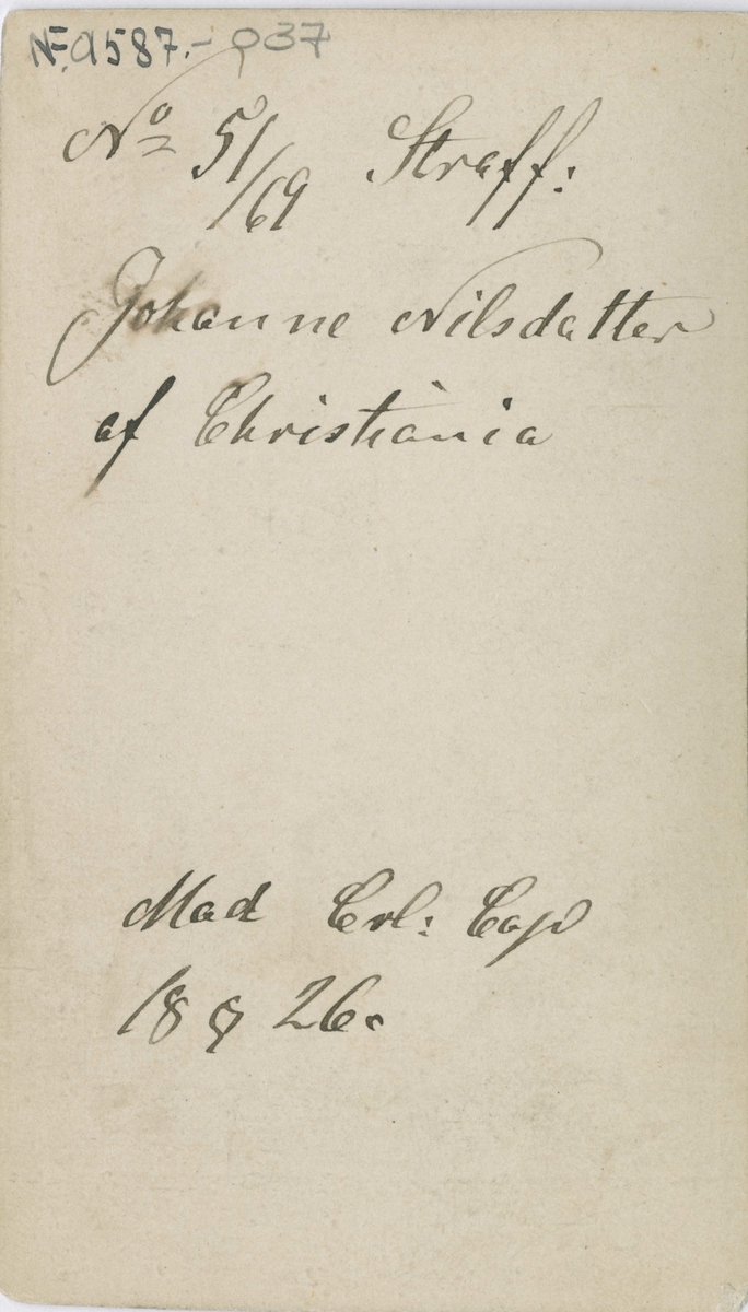 Fangeportrett. Johanne Nilsdatter, Christiania, arrestert i Drammen i 1869, innsatt i distriktsfengslet i Hokksund for prostitusjon.
