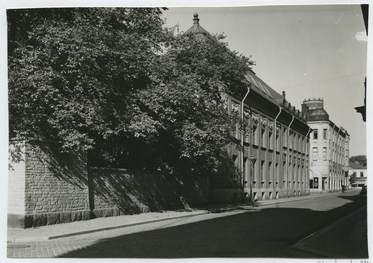 Larmgatan med Televerket och Ludvikshuset, taget från Ölandsgatan någon gång mellan 1930 och 1936.