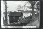 Tvättning utomhus vid tvättstugan till fotografen Karl Ludvid Berners hem Hvilan i Falsterbo.