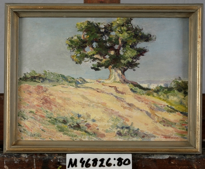 Oljemålning på träpannå. 
Ek på backe.