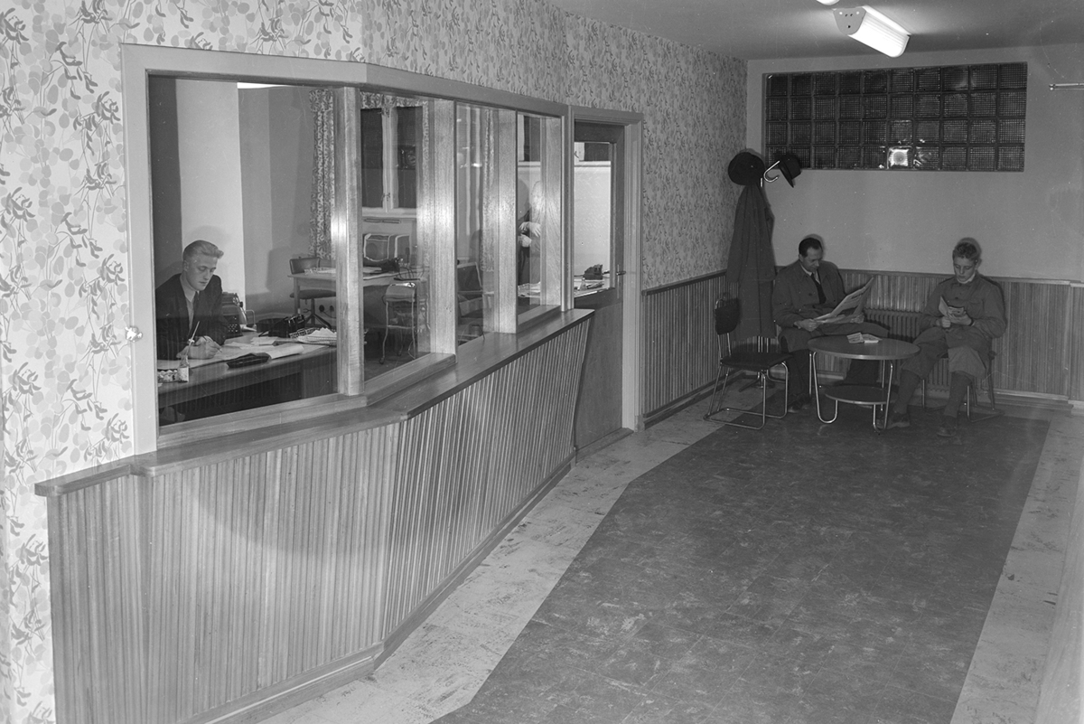 Hamar, Grønnegata 64, avishuset HA,, Hamar Arbeiderblad, interiør, kontor, ekspedisjon, venteværelse.