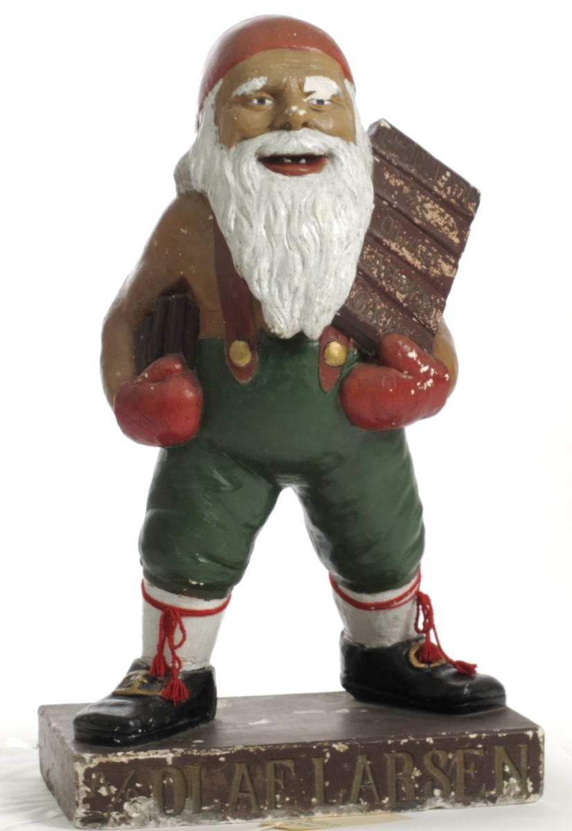 Julenisse med sjokoladeplate på venstre arm.