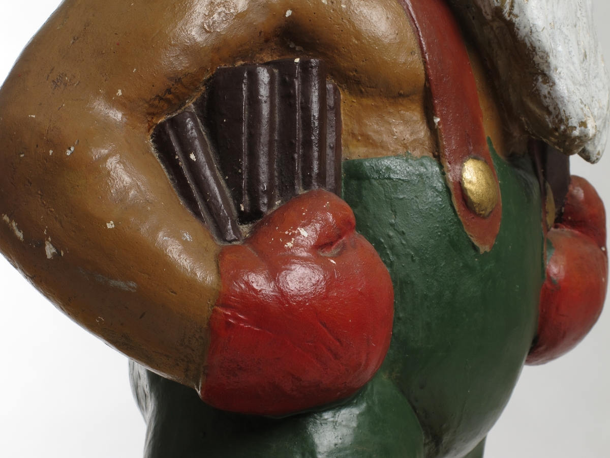 Julenisse med sjokoladeplate på venstre arm.