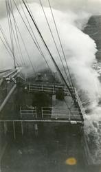 D/S Stavangerfjord i storm. vinteren 1937.