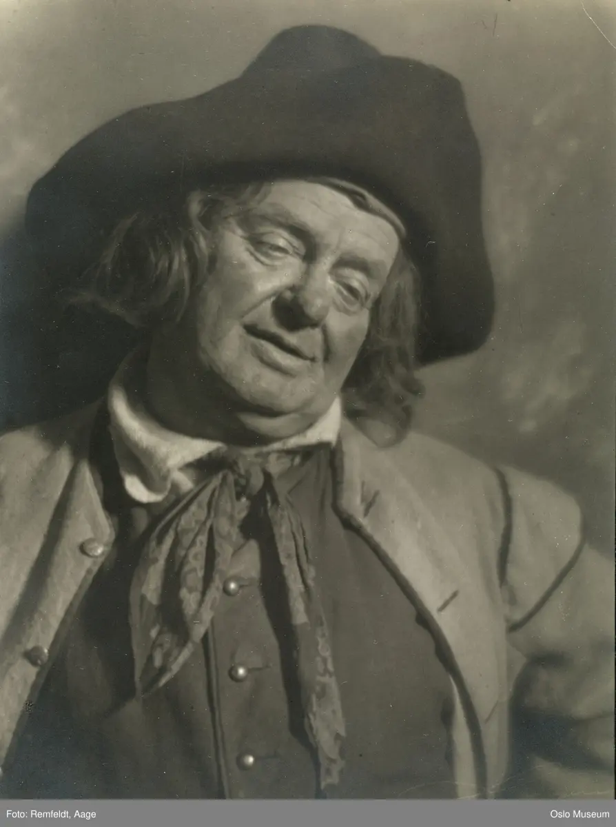 portrett, mann, skuespiller, rollebilde, tittelrollen i "Jeppe på Bjerget" på Nationaltheatret, brystbilde, kostyme