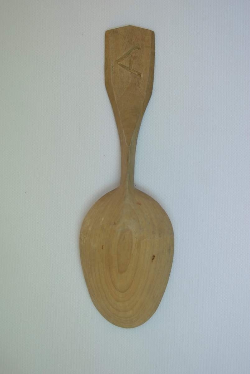 Treskei med kort skaft.