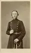 Porträtt av Carl Bernhard Casimir Tisell, kapten vid Jönköpings regemente I 12.
Se även AMA.0009098.